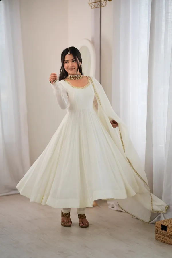 Ivory_Elegance_Anarkali_Suit_Set_For_Women