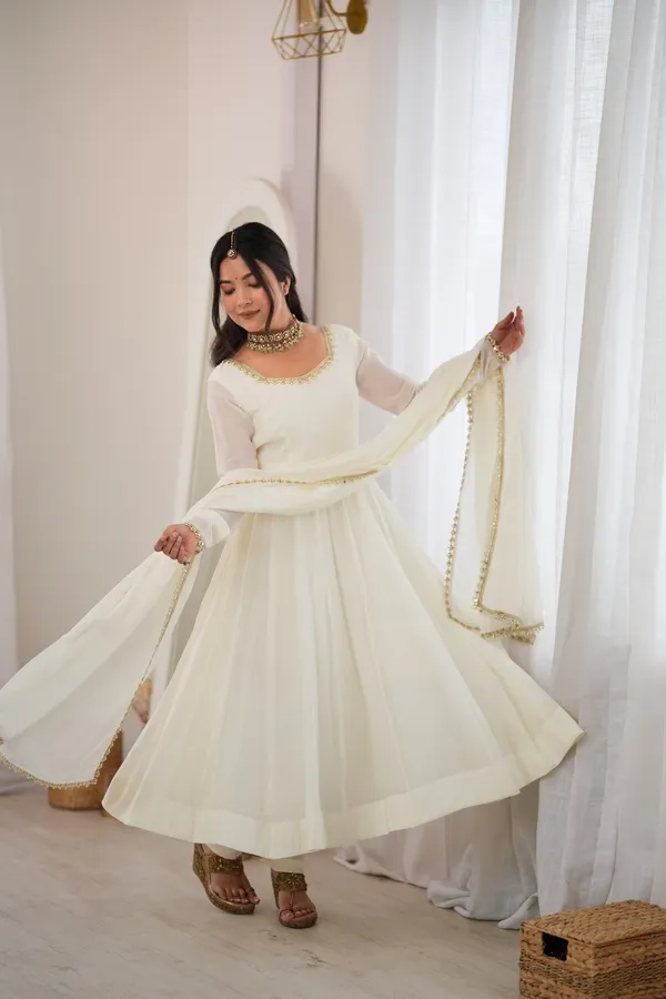 Ivory_Elegance_Anarkali_Suit_Set_For_Women