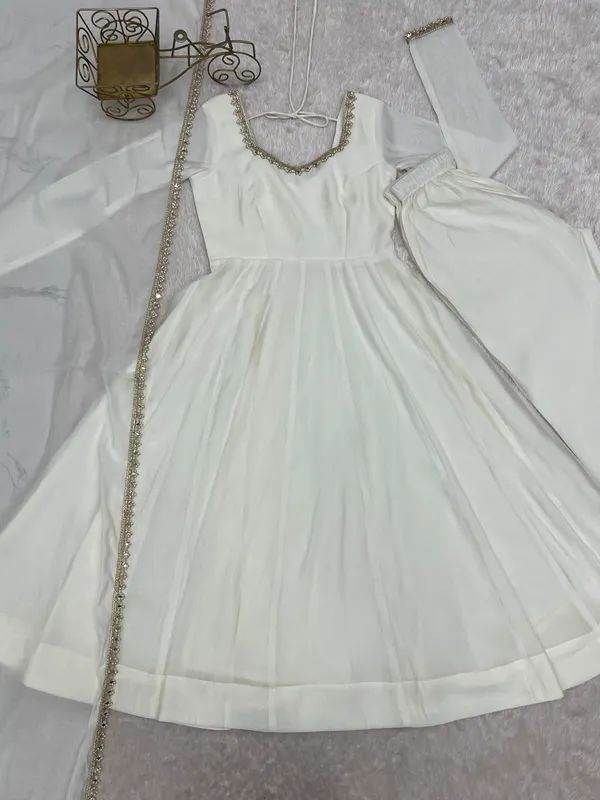 Ivory_Elegance_Anarkali_Suit_Set_For_Women