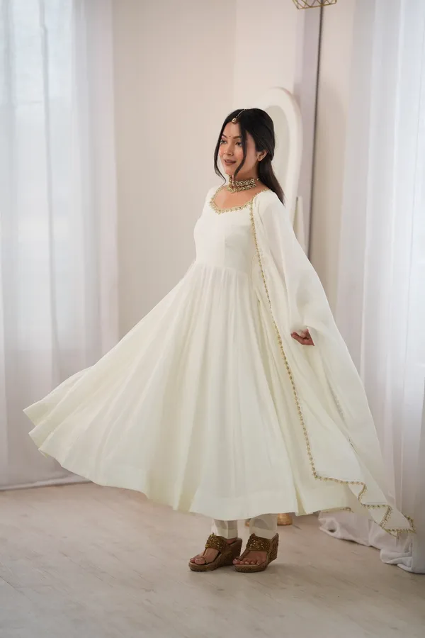 Ivory_Elegance_Anarkali_Suit_Set_For_Women