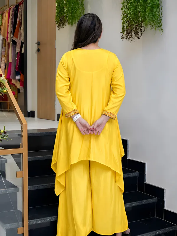 Yellow_French_crepe_Co-ord_set