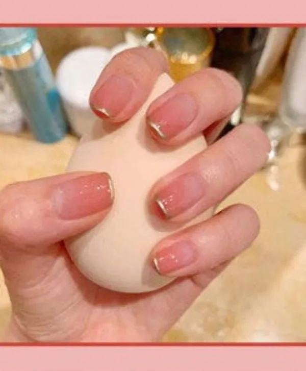 Coral_Sunset_Press_On_Nails_Nude_To_Coral_Gradient_With_Gold_Trim