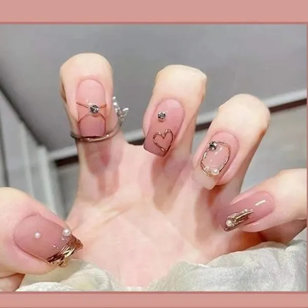 Rosy_Heart_Charm_Press_On_Nails_Pink_Gradient_With_Gold_Heart_Accents