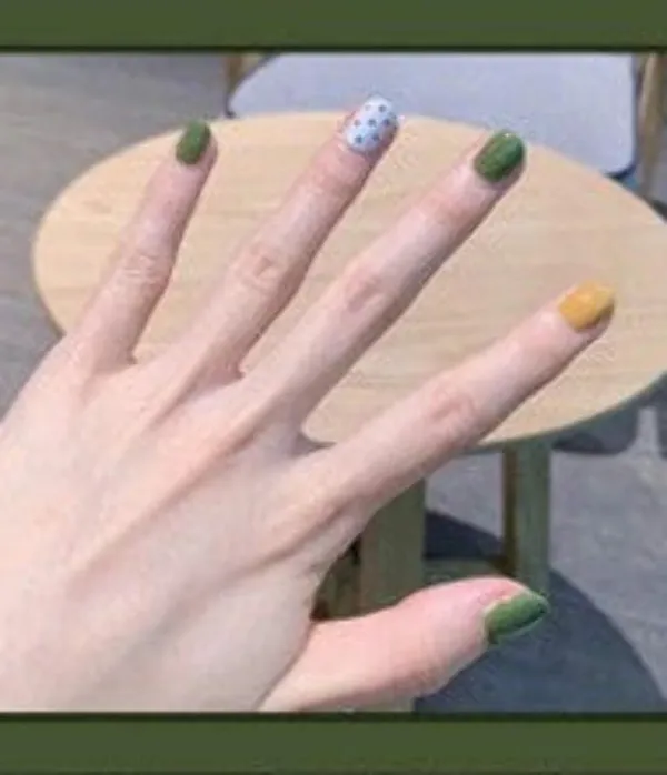 Olive_Garden_Press_On_Nails_Green_Yellow_With_Polka_Dot_Accents