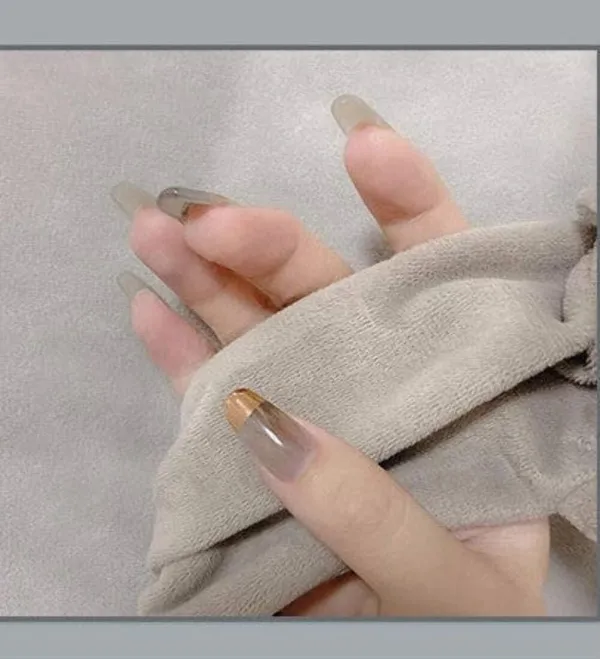 Modern_Monochrome_Press_On_Nails_White_Grey_With_Gold_Accents