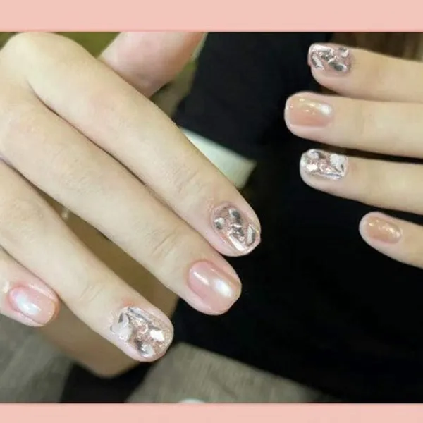 Pearlescent_Charm_Press_On_Nails_Soft_Pink_With_Silver_Foil_Accents