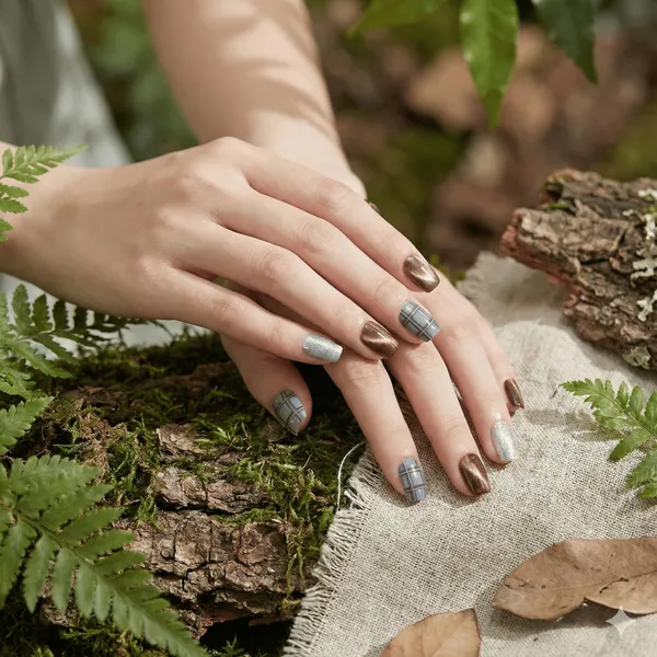 Plaid_Press_On_Nails_Brown_Silver_Glitter