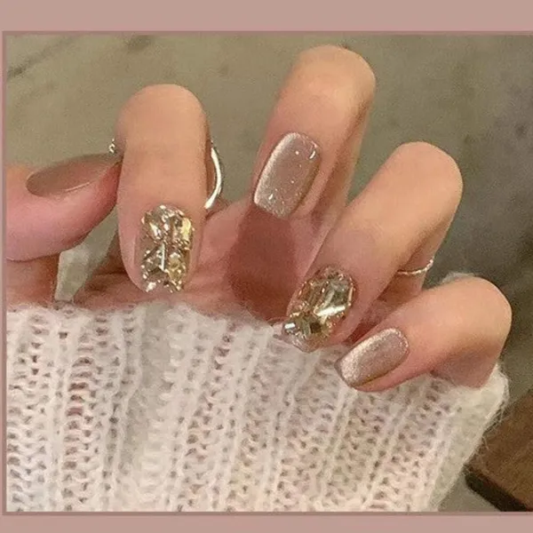 Nude_Gold_Foil_Accent_Press_On_Nails
