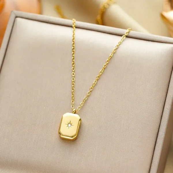 Gold_Plated_Gold_Toned_Star_Themed_Geometric_Pendant