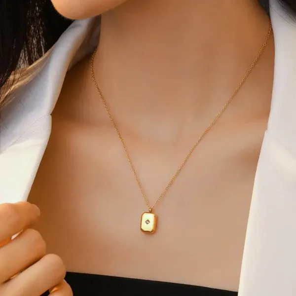 Gold_Plated_Gold_Toned_Star_Themed_Geometric_Pendant