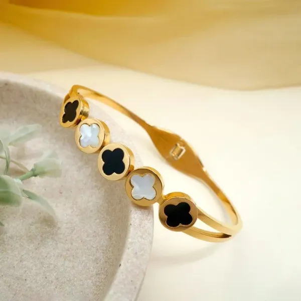 Gold_Plated_Stainless_Steel_Clover_Themed__Bangle_Style_Bracelet