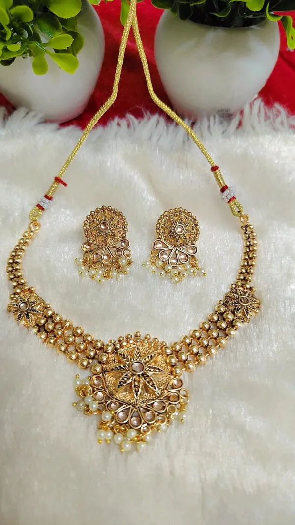 Gold_Necklaces
