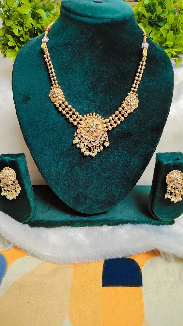 Gold_Necklaces