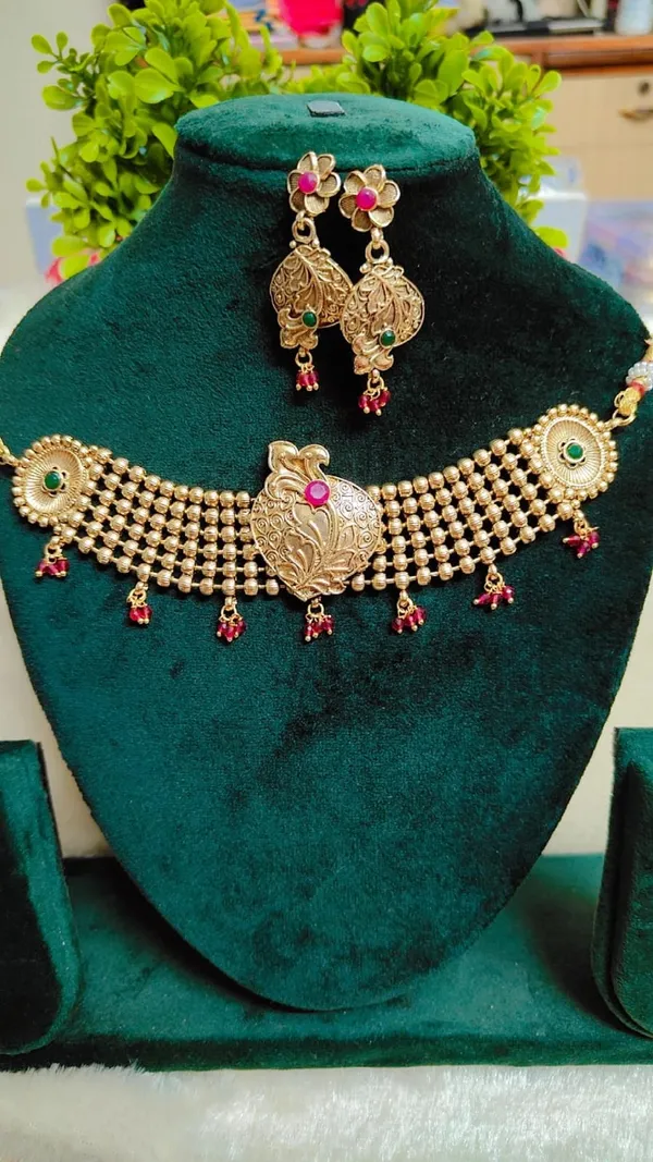 Royal_Temple_Inspired_Gold_Tone_Choker_Necklace_Set_Green