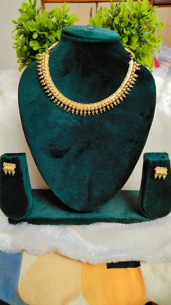 Elegant_Gold_Beaded_Necklace_Set