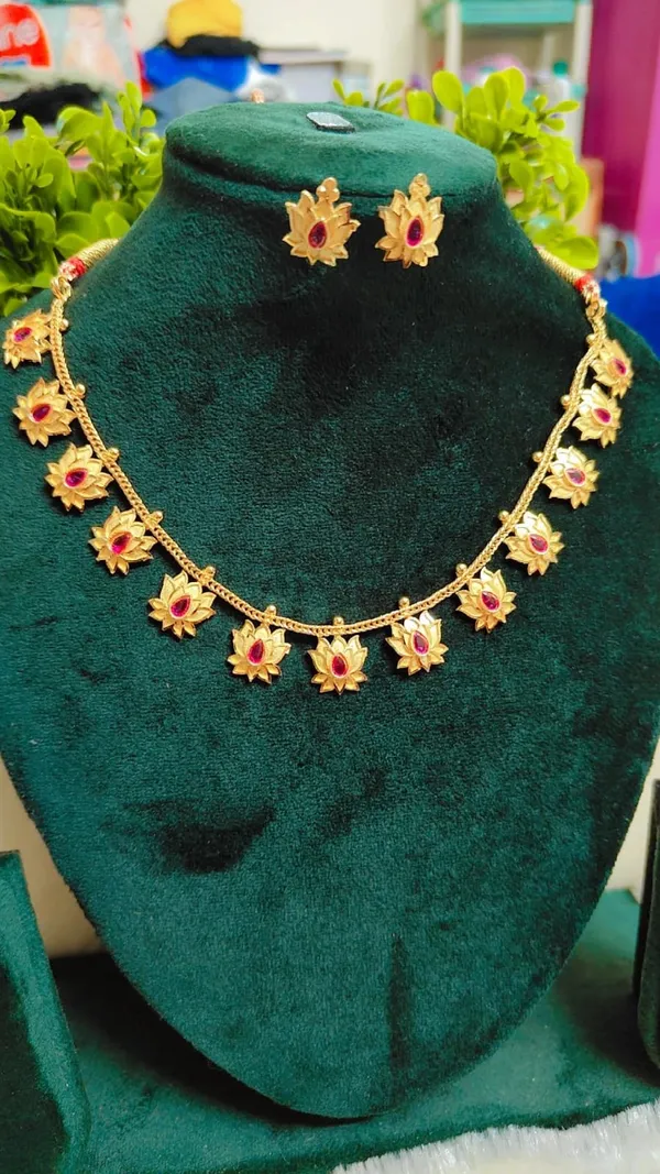 Lotus_Gold_Necklace_With_Ruby_Accents