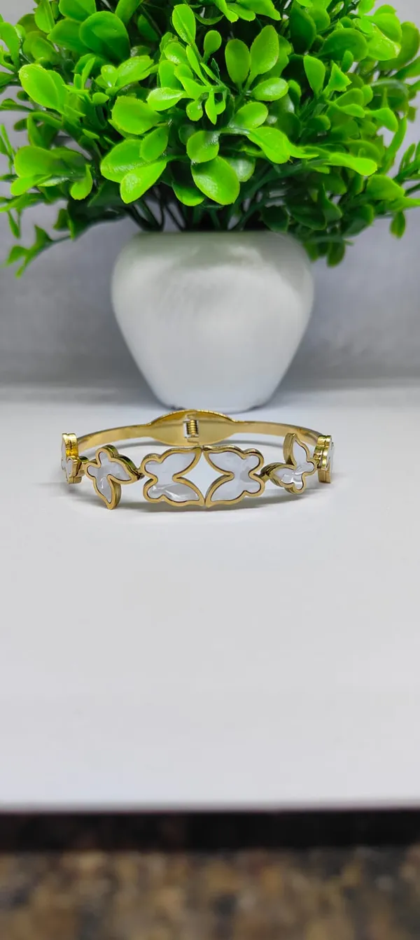 Butterfly_Motif_Gold_Tone_Bracelet