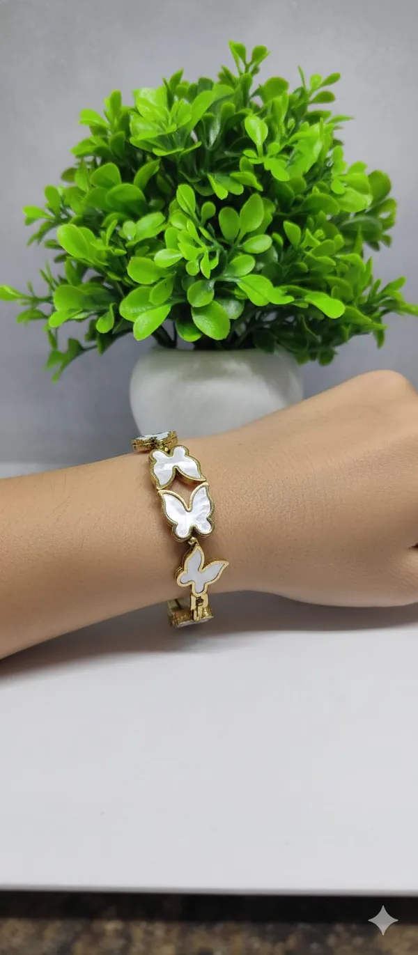 Butterfly_Motif_Gold_Tone_Bracelet