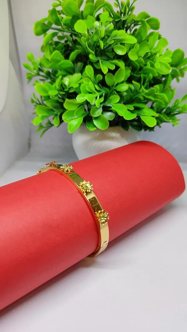 Gold_Floral_Bloom_Bangle_With_Emerald_Green_Accents