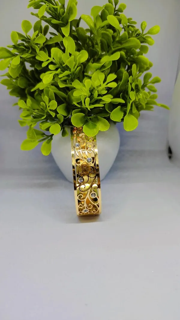 Vintage_Inspired_Filigree_Gold_Bangle