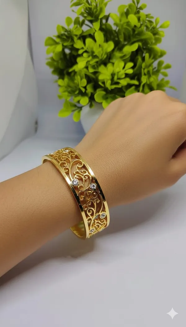 Vintage_Inspired_Filigree_Gold_Bangle