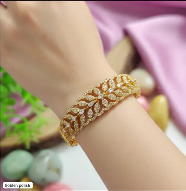 Golden_Leaf_Design_American_Diamond_Bracelet