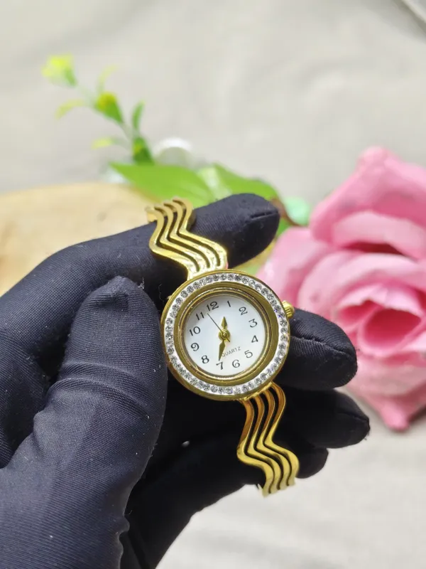 Elegant_Classic_Dial_Watch