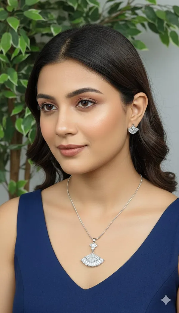 Sparkling_Fan_Design_Diamond_Pendant_Set