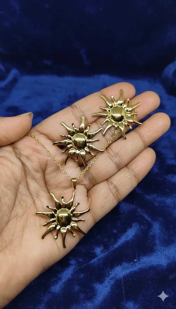 Golden_Sunburst_Pendant_Set