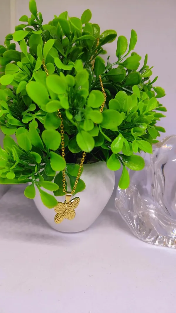 Golden_Butterfly_Charm_Pendant_Chain