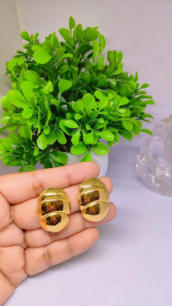 Golden_Ripple_Stud_Earrings