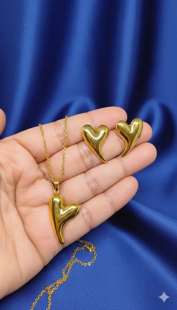 Elegant_Golden_Heart_Pendant_Set