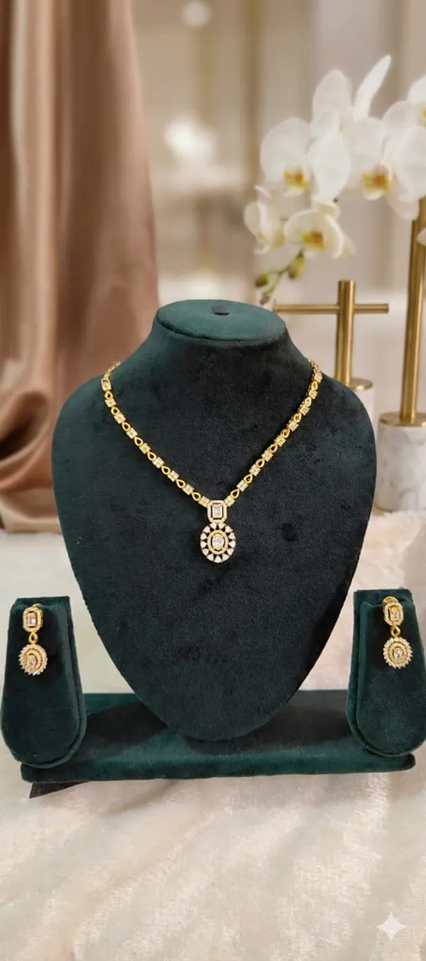 Royal_Sunburst_Pendant_Necklace_Set