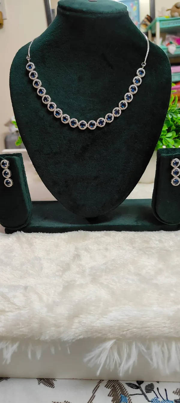 Midnight_Sapphire_Halo_Necklace_Set_Red