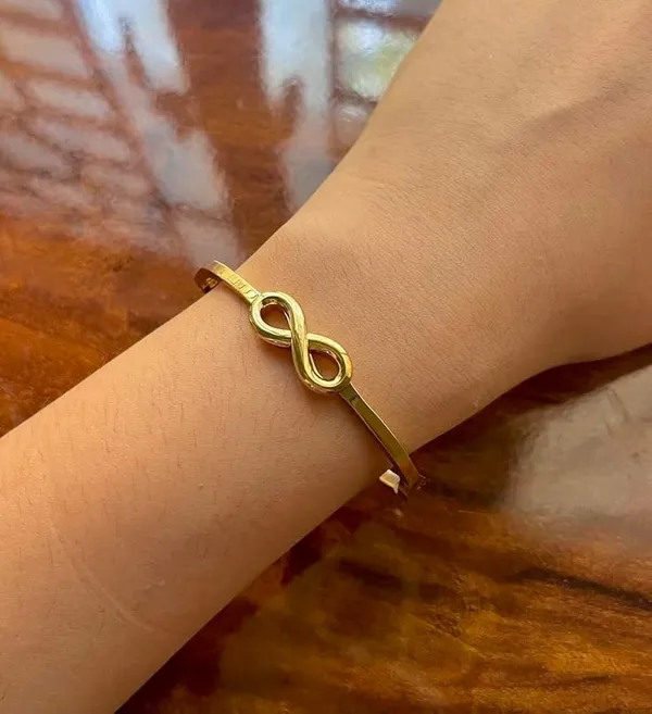Infinity_Glow_Baby_Bracelet