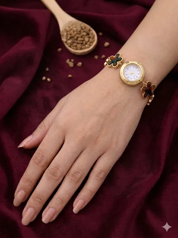 Elegant_Crystal_Bracelet_Watch_For_Women_Flower_Shape