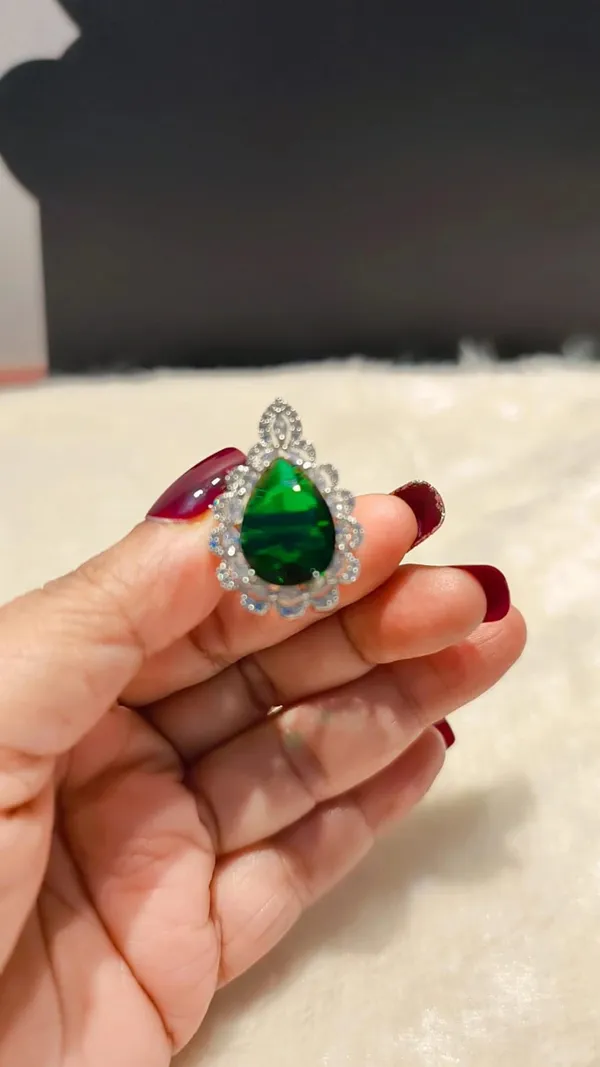 Emerald_Majesty_Adjustable_Statement_Ring