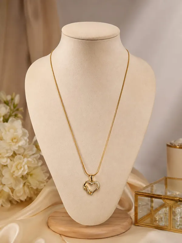 Elegant_Heart_Crystal_Pendant_Necklace_Gold_Finish_Stainless_Steel