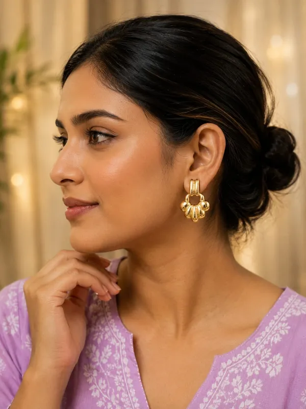 Elegant_Golden_Antitarnish_Earrings_Studs