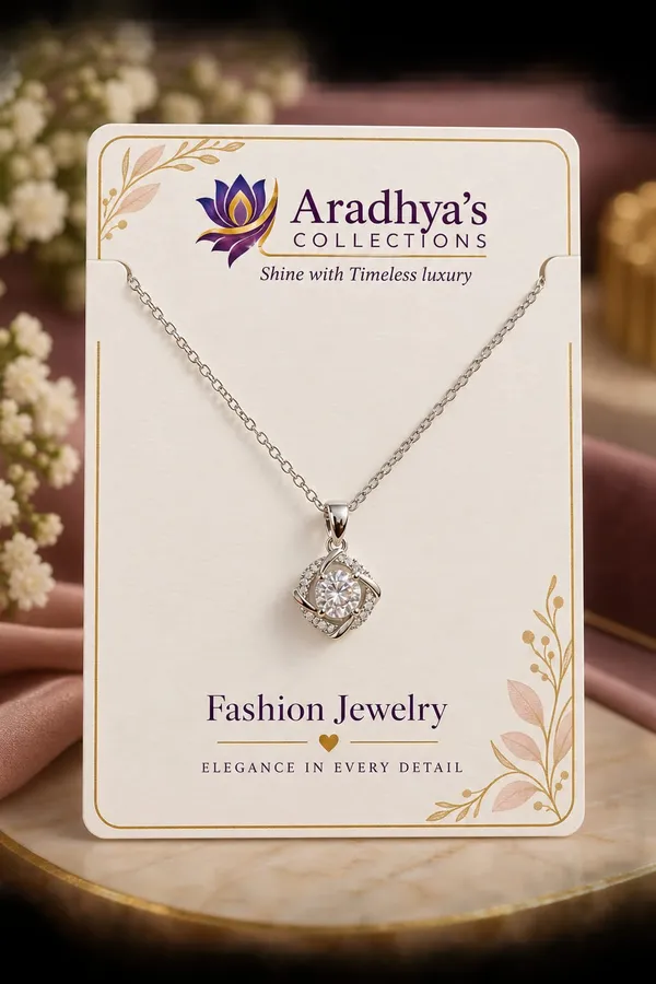 Elegant_Silver_Sparkle_Pendant_Necklace
