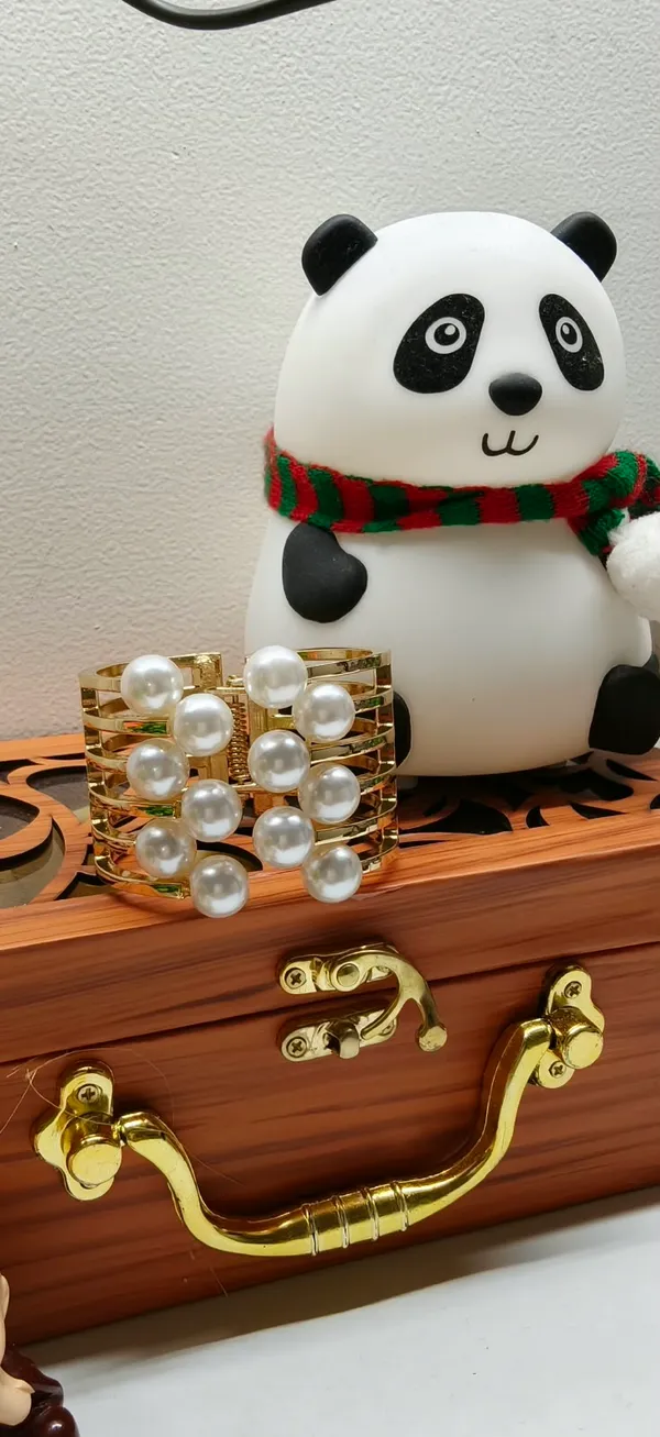 Golden_Pearl_Statement_Bracelet