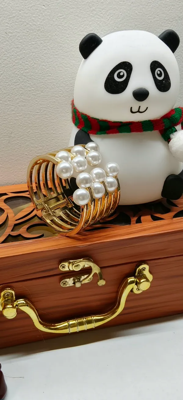 Golden_Pearl_Statement_Bracelet