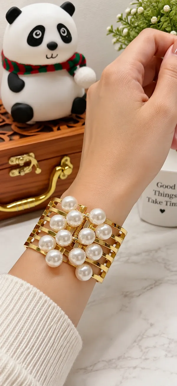 Golden_Pearl_Statement_Bracelet