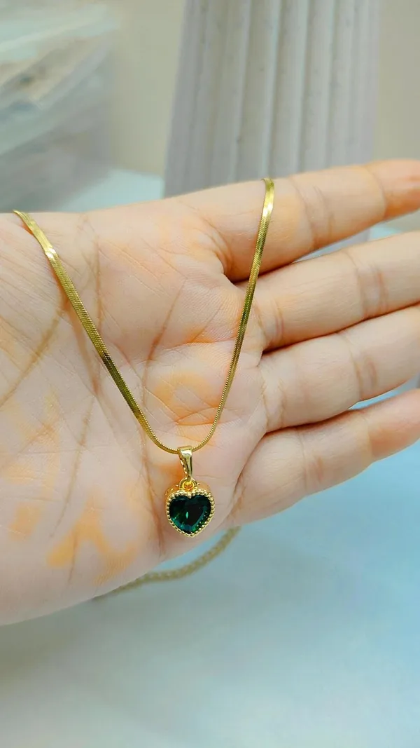 Green_Heart_Charm_Snake_Chain_Necklace