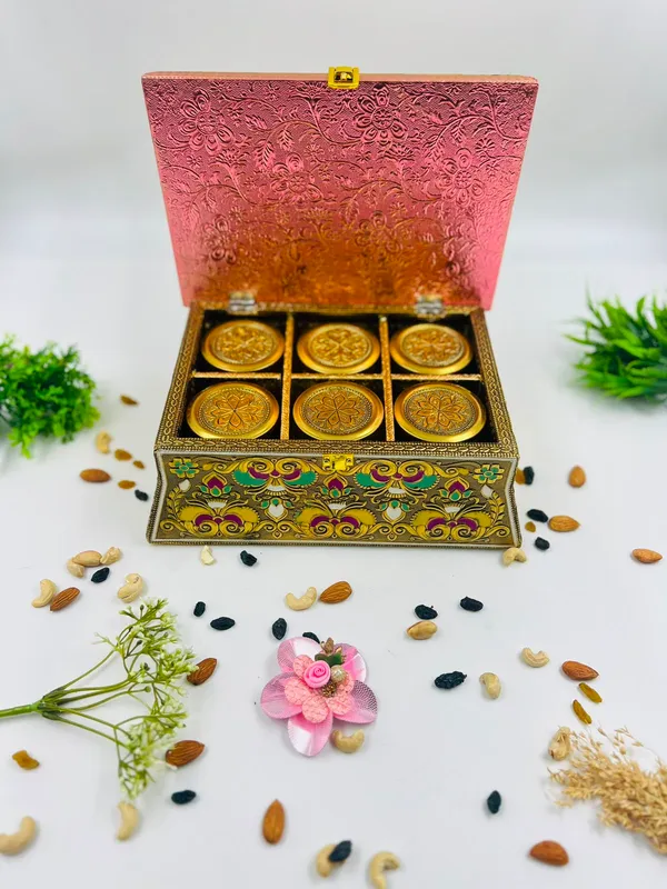 Metal_Traditional_Floral_Pattern_Dry_Fruit_Storage_Box