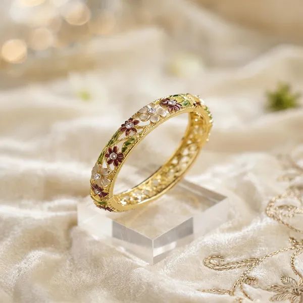 Gold_Alloy_Bracelet_For_Women