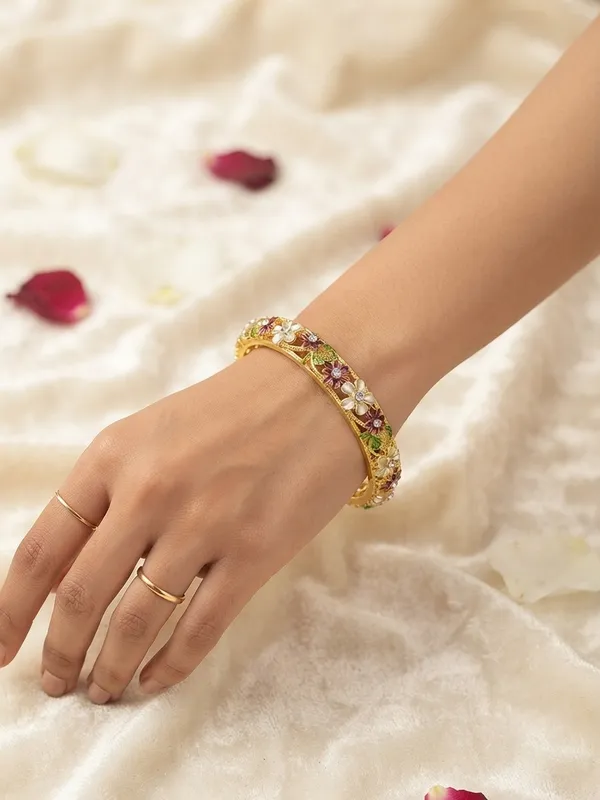 Gold_Alloy_Bracelet_For_Women