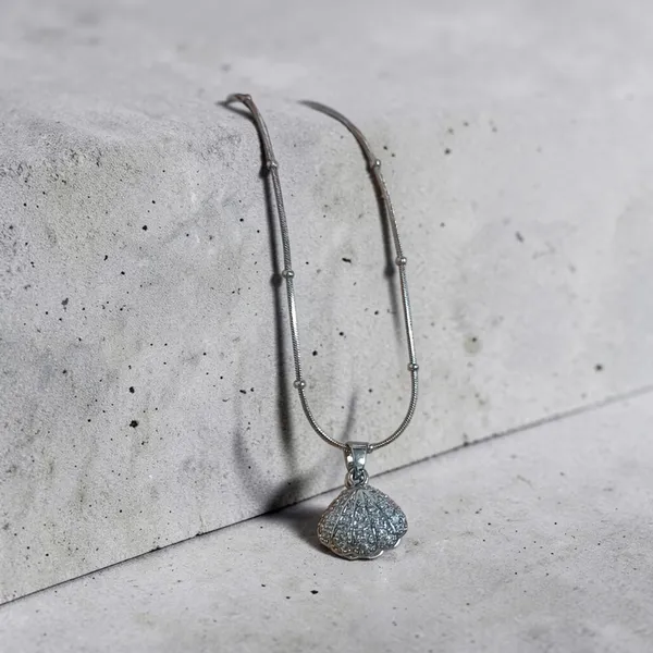 Silver_Brass_Pendant_Necklace_For_Women