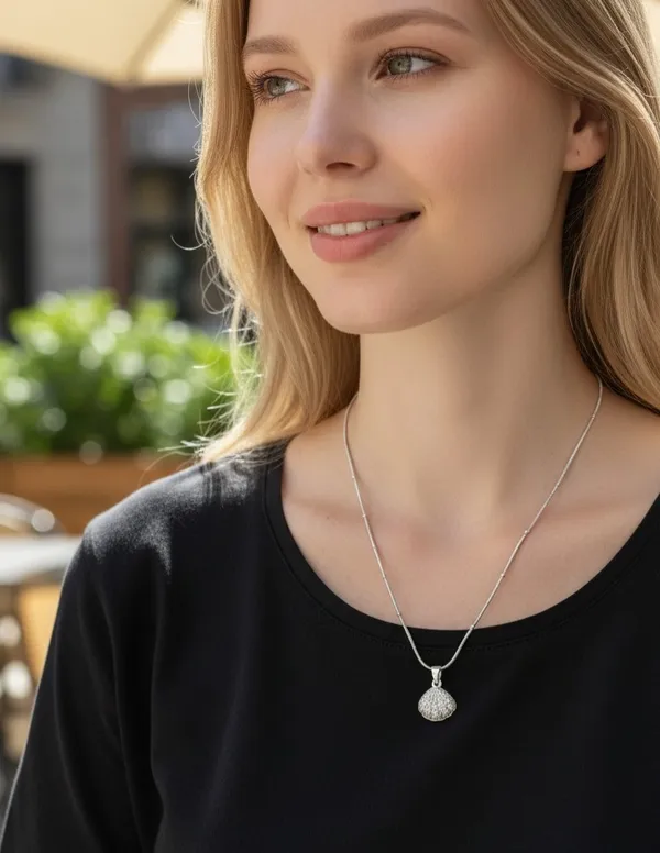 Silver_Brass_Pendant_Necklace_For_Women