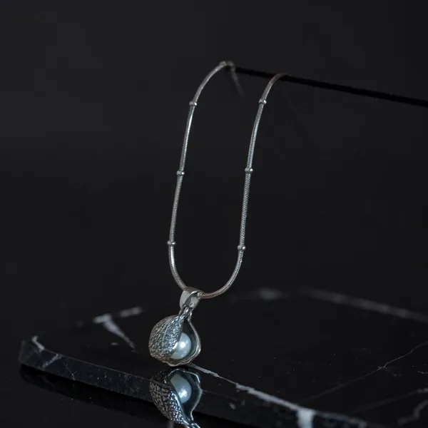 Silver_Brass_Pendant_Necklace_For_Women
